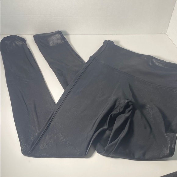 Spanx black shiny leggings size small. Great condition - Picture 1 of 3